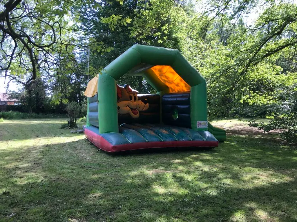 Château gonflable Wolfy avec toboggan